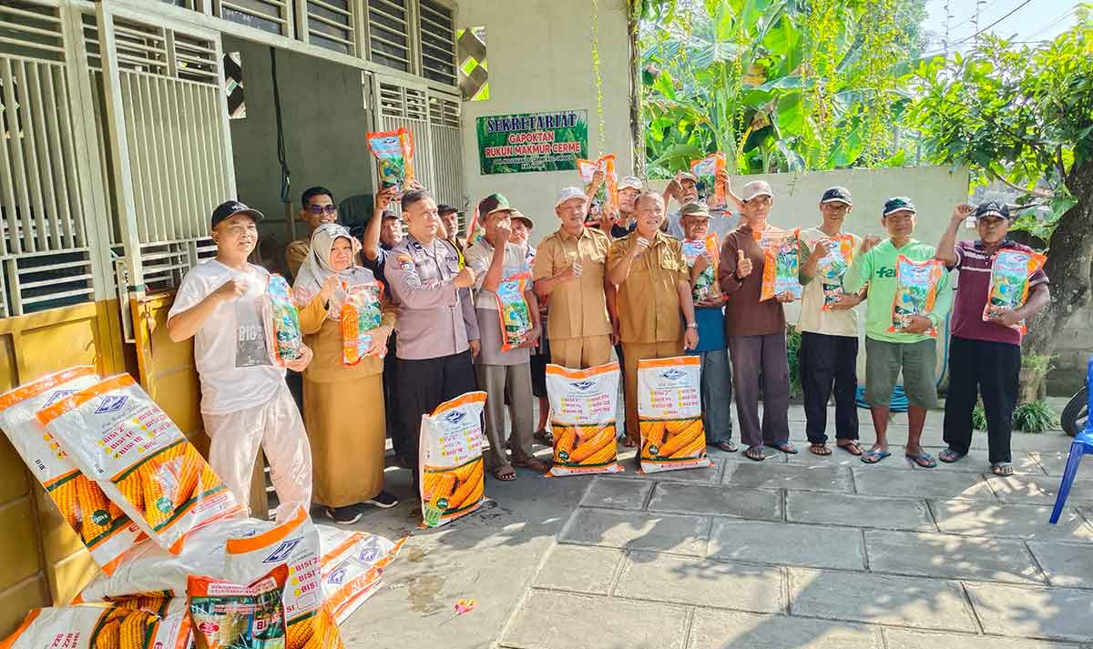 Bupati Kediri Salurkan Bantuan Benih untuk Petani Terdampak Banjir