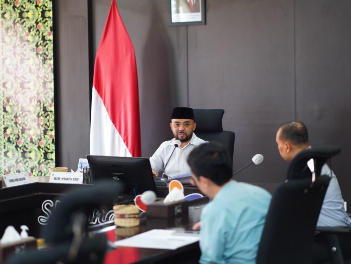 Wakil Wali Kota Batu, Heli Suyanto saat memimpin rakor persiapan Idulfitri 1446H