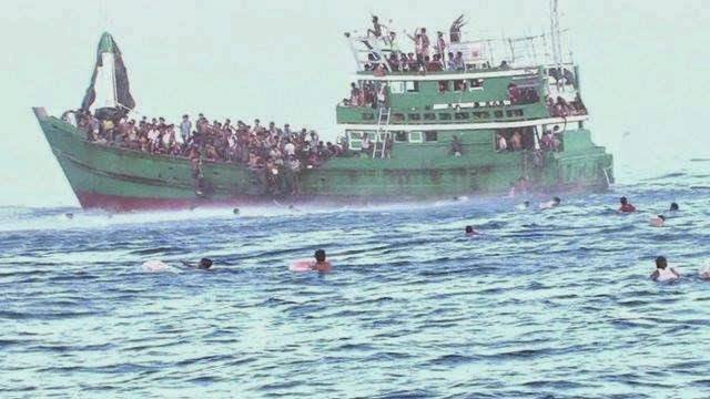 Kapal yang mengangkut ratusan imigran rohingya. (foto: capebanget)
