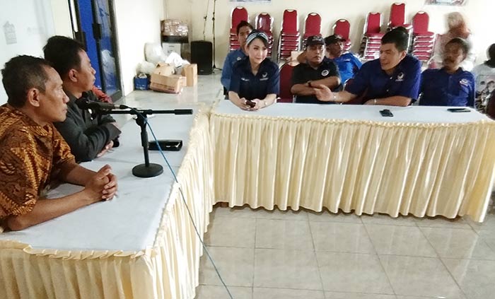 Ratna Listi saat beramah-tamah bersama komisioner KPU Nganjuk. foto: BAMBANG/ BANGSAONLINE