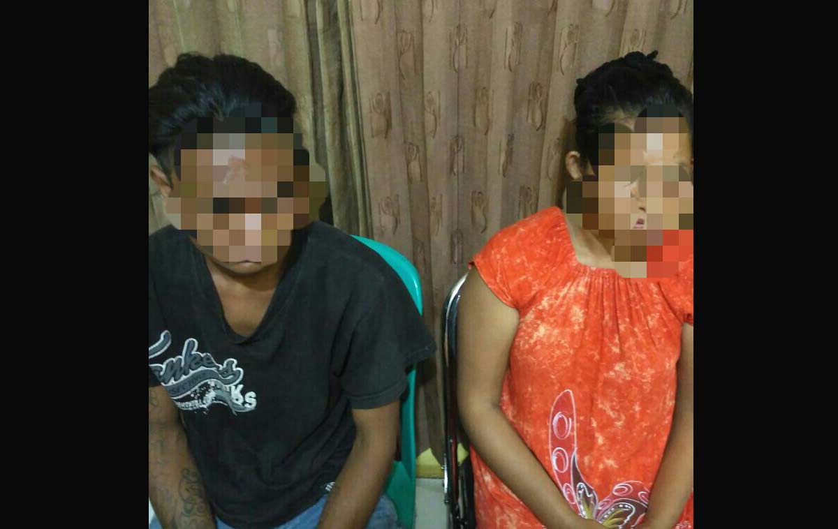 Dua pengedar karnopen yang ditangkap. foto: SUWANDI/ BANGSAONLINE