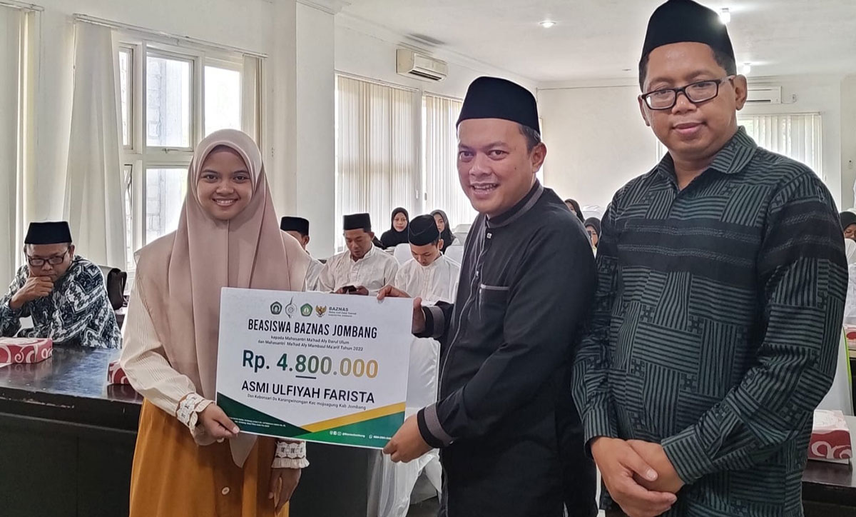 Baznas Jombang serahkan Beasiswa Mahasantri Ma