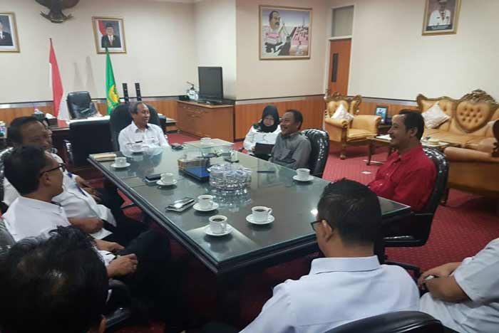 Kadis Kominfo Jawa Timur Eddy Santoso saat menerima Direktur BBSTV M Mas
