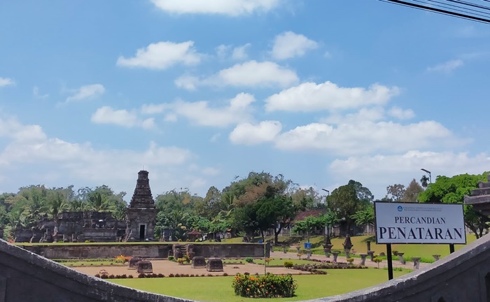 Candi Penataran, salah satu objek wisata di Kabupaten Blitar yang pada situasi normal selalu ramai dikunjungi wisatawan.