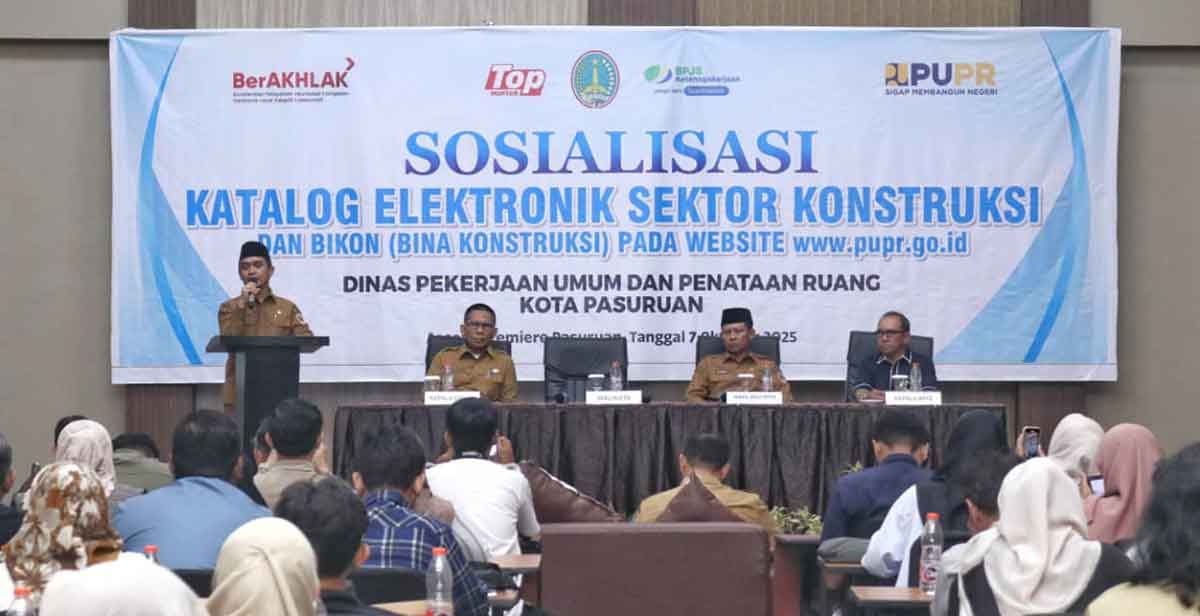 Wali Kota Pasuruan saat membuka sosialisasi katalog elektronik sektor konstruksi dan bina konstruksi yang digelar DPUPR. 