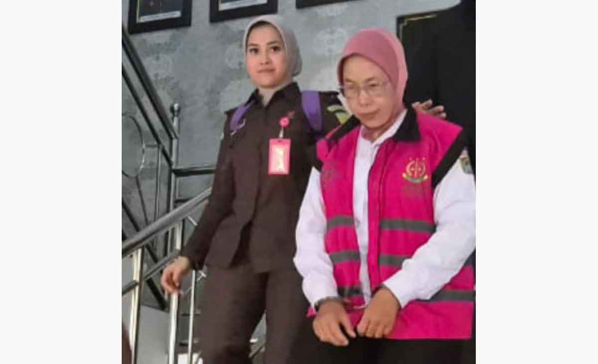 ASN Dispora Kabupaten Malang saat bersama petugas dari Kejaksaan.