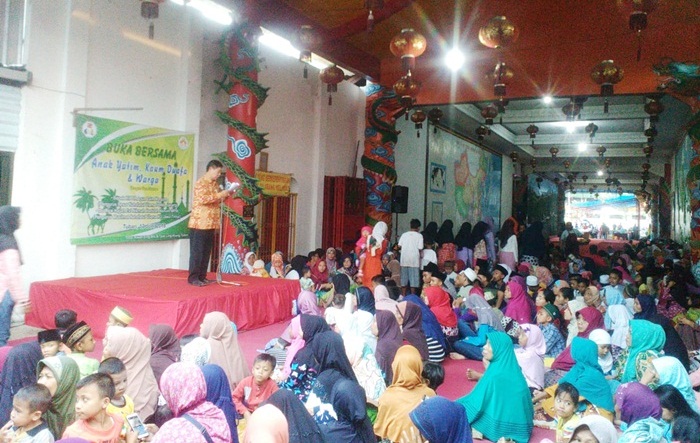  Ketua Umum Tempat Ibadah Tri Dharma Klenteng Kwan Sing Bio Tuban saat memberikan sambutan.