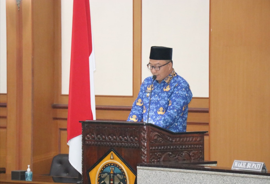 Wakil Bupati Gresik, Asluchul Alif saat membacakan Rancangan KUPA dan PPAS-P pada APBD-Perubahan TA 2025