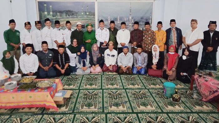 Tampak Gus Fahmi di tengah-tengah pengurus Baguss Cabang Magetan.