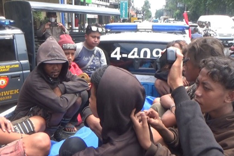 Jenazah korban saat dievakuasi ke rumah sakit terdekat. Foto : ist.