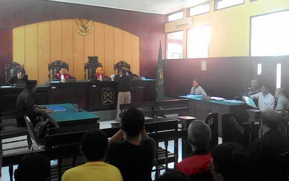 Suasana sidang di Pengadilan Negeri Kabupaten Kediri. foto: dendi martoni/BANGSAONLINE