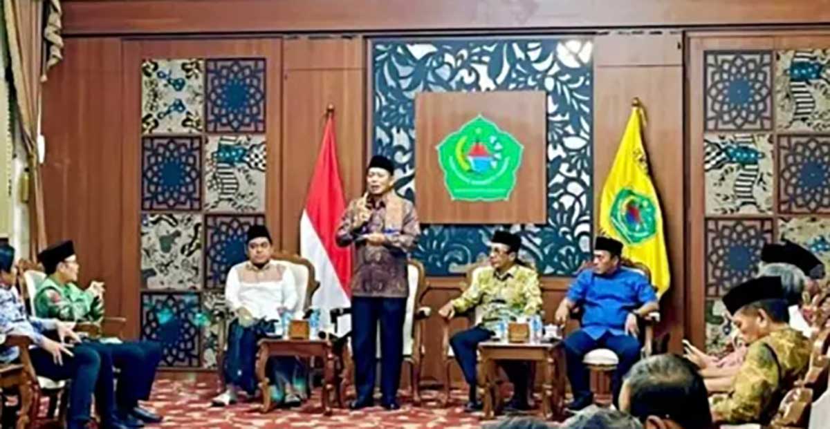 Menteri Koperasi saat berada di Peringgitan Dalam, Pendopo Ronggosukowati Pamekasan.