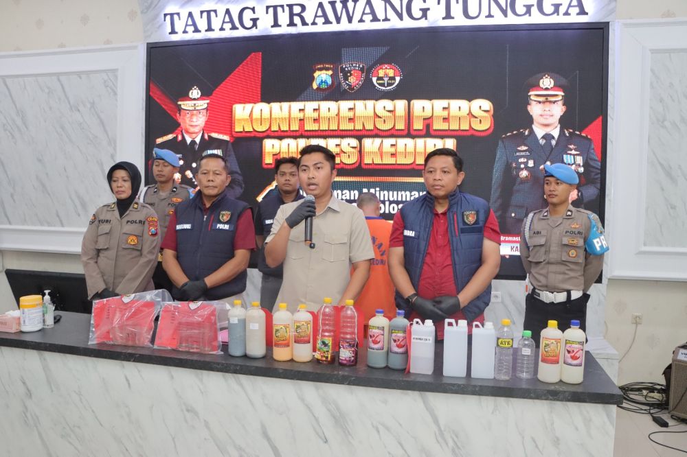 Kasat Reskrim Polres Kediri AKP Joshua Peter Krisnawan saat menggelar konferensi pers. (Ist). 