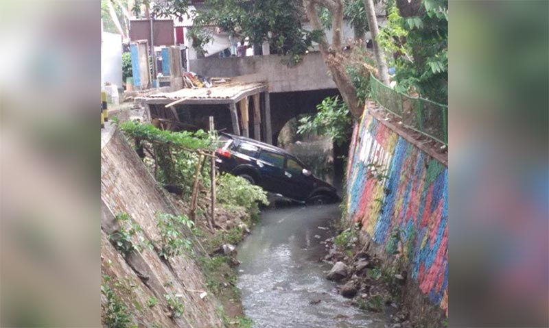 Kondisi mobil Pajero sebelum dievakuasi.