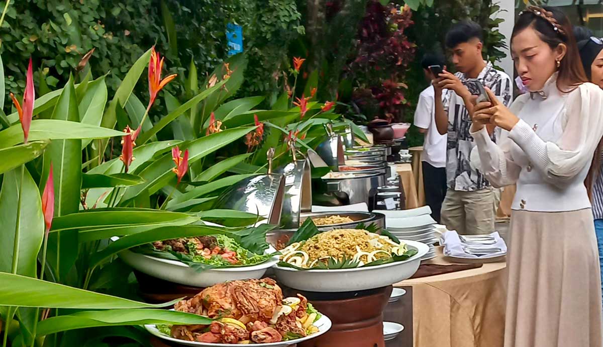 Buffet Ramadhan yang dihadirkan Solaris Hotel Malang.