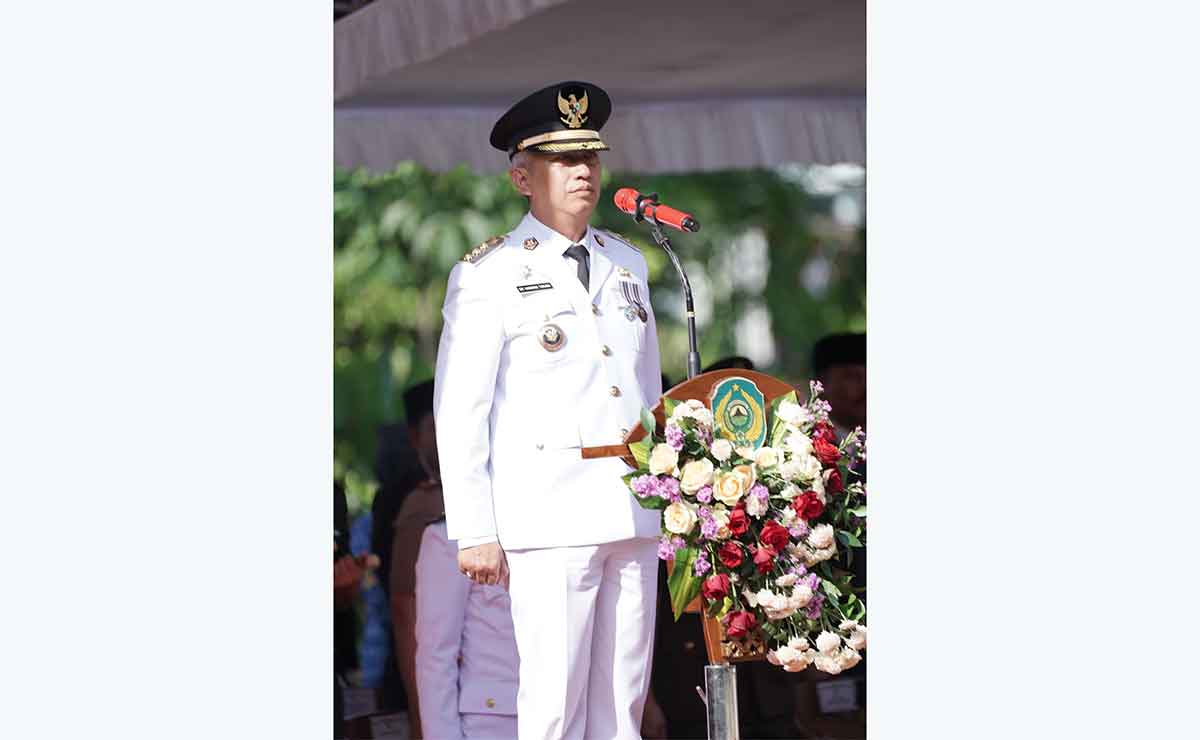 Pj Bupati Nganjuk, Sri Handoko Taruna, saat menjadi inspektur upacara Hari Jadi ke-1087.
