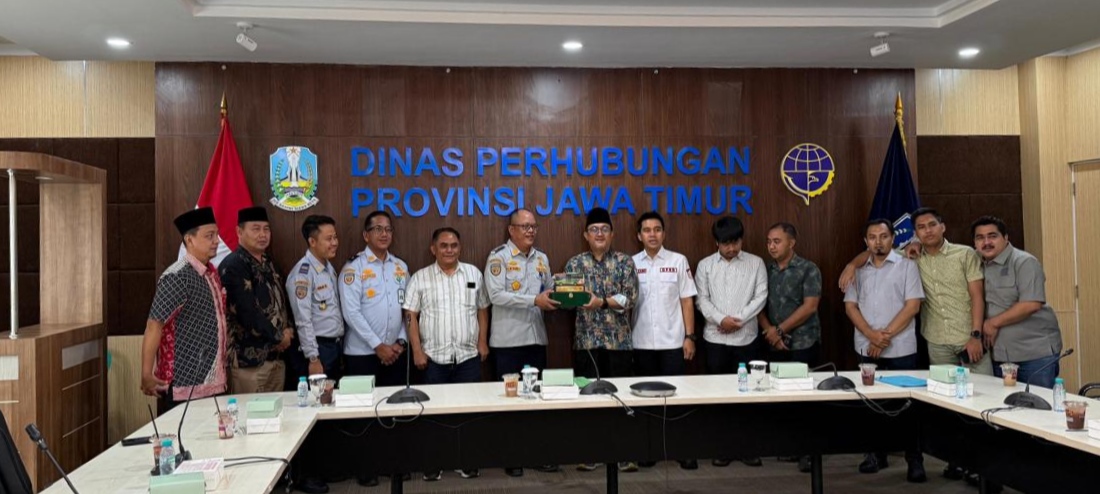 Wakil Ketua I DPRD Kabupaten Pasuruan saat melaksanakan Kunjungan Kerja Ke Dinas Perhubungan Provinsi Jawa Timur 

