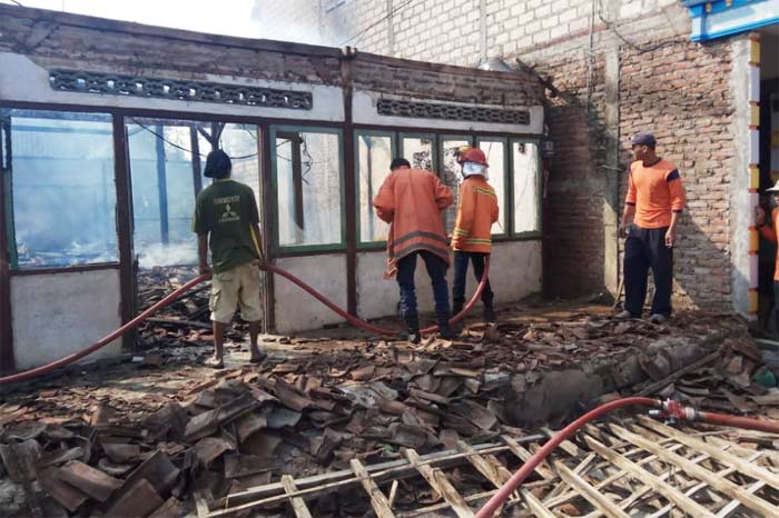 Kondisi rumah Mbah Tina usai dilalap si Jago Merah.