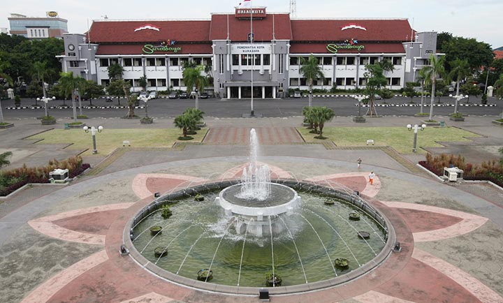 Balai Kota Surabaya.