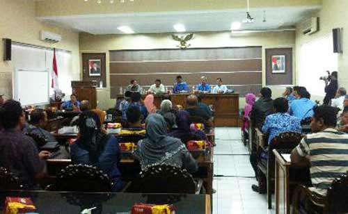 Korban Lumpur Lapindo Ngeluruk Kantor Bupati, Tagih Janji Dibangunkan Rumah