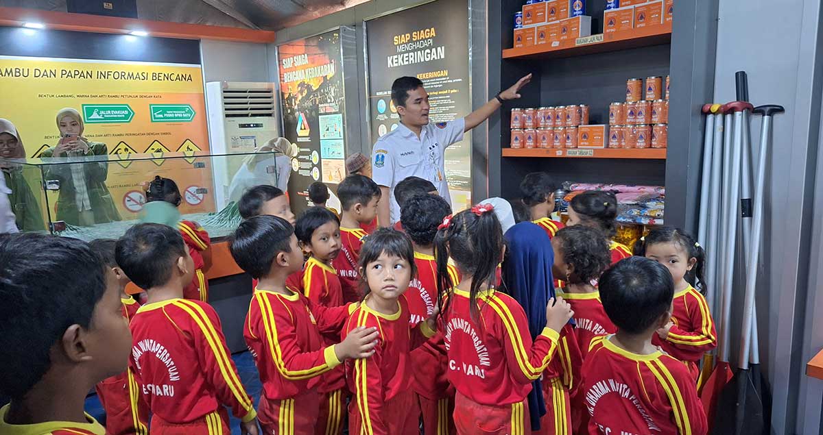Para siswa TK DWP Waru saat berkunjung ke Taman Edukasi Bencana BPBD Jatim.
