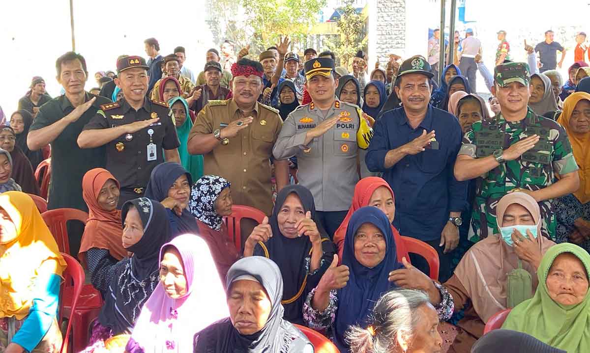 Kajari Nganjuk didampingi bupati bersama kapolres serta ketua DPRD, dan Dandim 0810.
