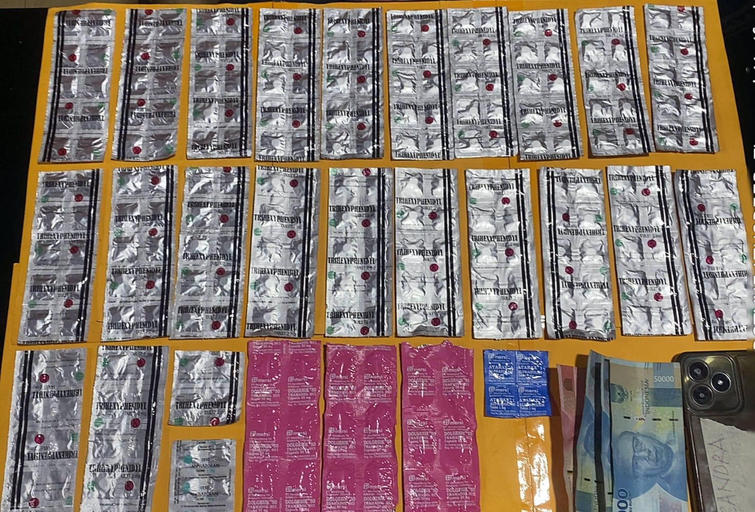 Barang bukti obat keras yang diamankan dari tangan pelaku