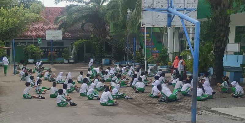 Siswa di Banyuwangi saat mengikuti senam.