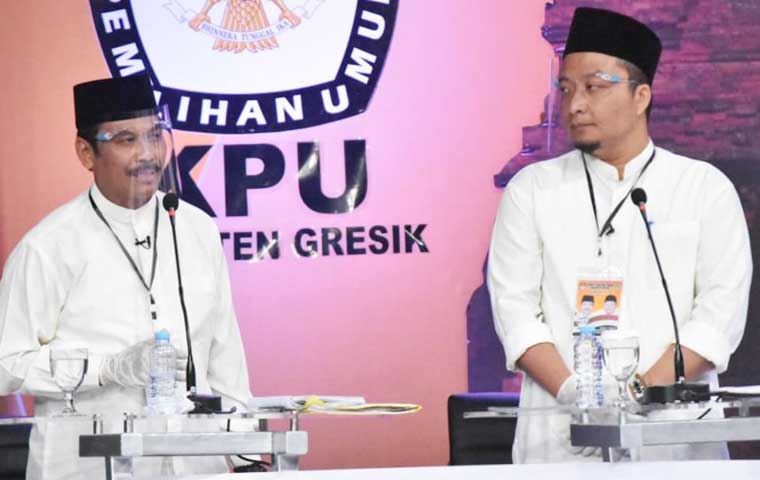 Paslon Qosim-Alif saat mengikuti debat publik perdana. foto: ist.