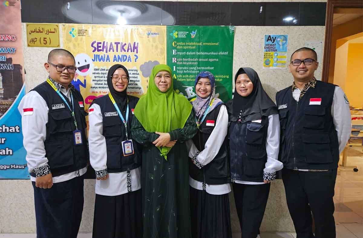 Khofifah Indar Parawansa saat berkunjung ke KKHI atau Klinik Kesehatan Haji Indonesia di Mekkah.