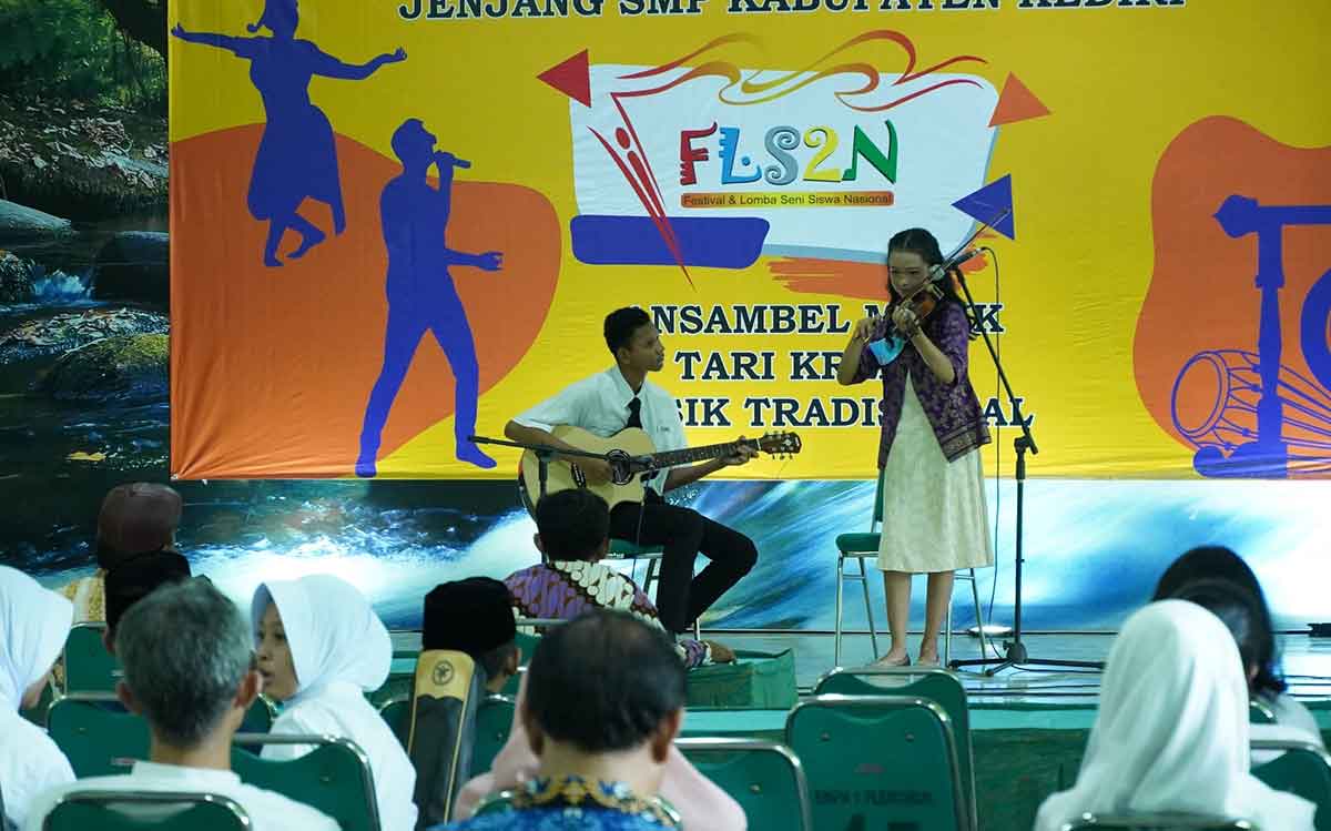 Salah satu peserta saat menampilkan kreasinya. Foto: Ist