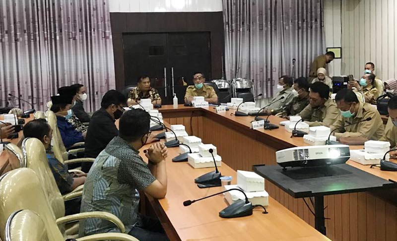 Monitoring dugaan pencemaran lingkungan oleh pengusaha tambak di sepanjang bibir pantai Kecamatan Puger, Kecamatan Gumukmas, dan Kecamatan Kencong.