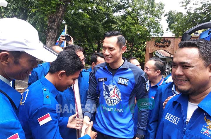 AHY disambut kader-kader Partai Demokrat di Tuban dan Bojonegoro.
