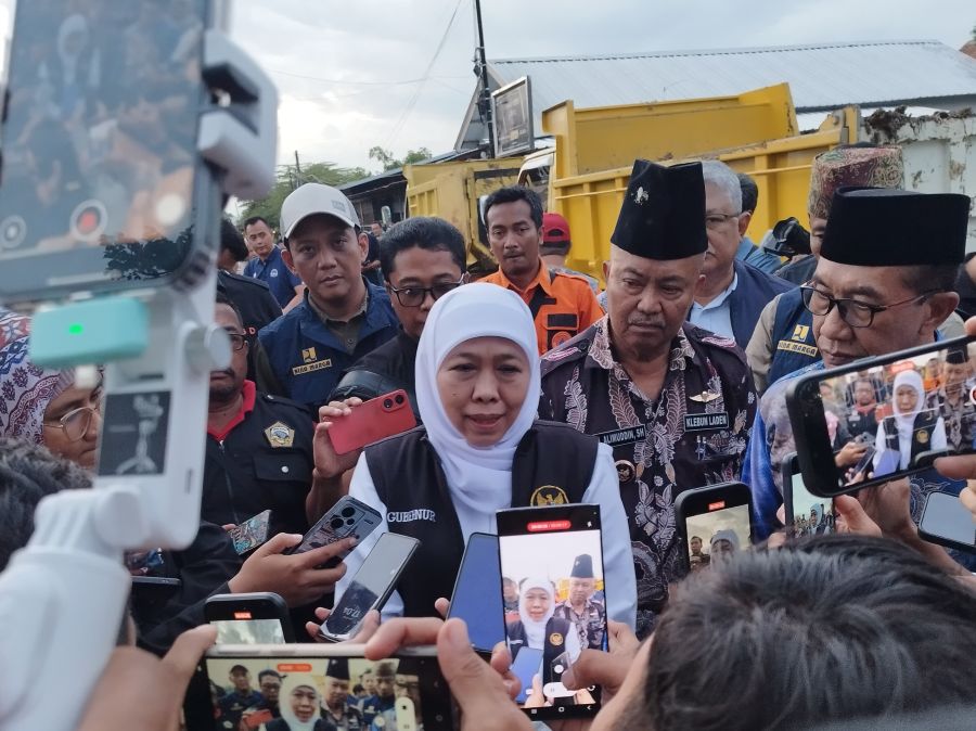 Gubenur Khofifah saat melakukan peninjauan di Pamekasan  
