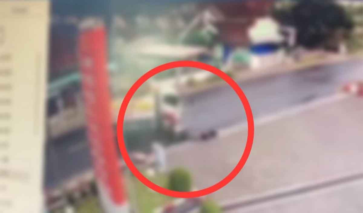 Rekaman CCTV kecelakaan di Desa Siraman, Kecamatan Kesamben, Kabupaten Blitar.