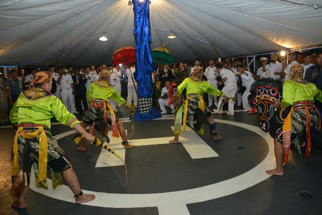 Tari jaranan yang diperagakan prajurit KRI SIM-367