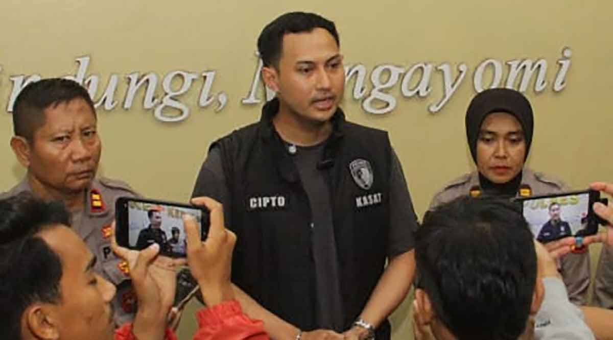 Kasatreskrim Polres Kediri Kota, AKP Cipto Dwi Leksana, saat memberi penjelasan kepada awak media. Foto: Ist