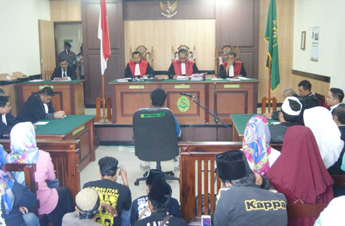 Tiga Aktivis Penolak Revitalisasi Alun-alun Gresik Hanya Dihukum Percobaan