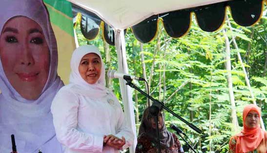 Letakkan Batu Pertama, Mensos Khofifah Resmikan Pembangunan Huntap Bagi Gepeng