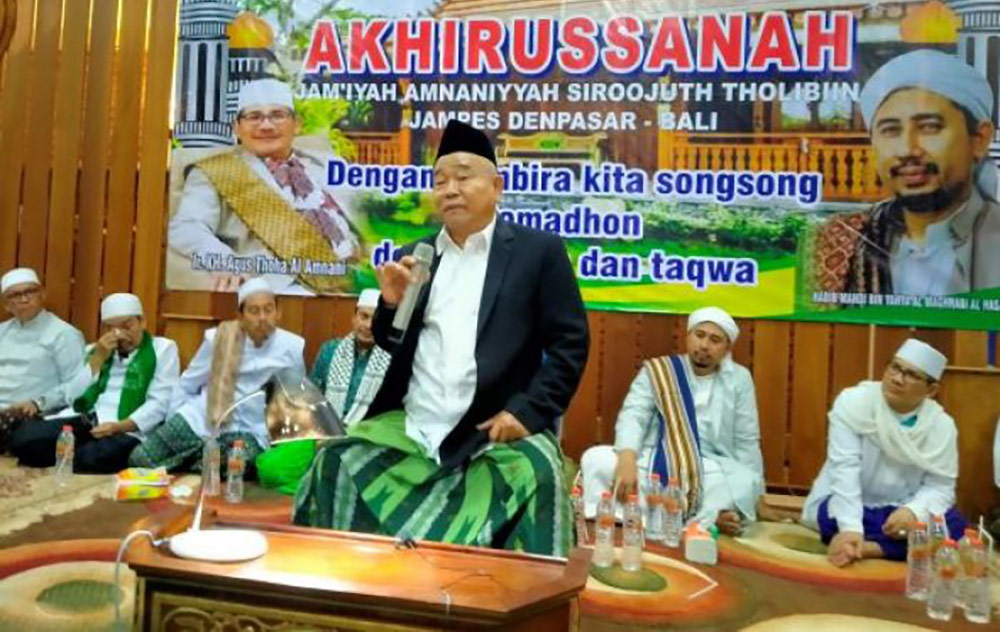 Prof Dr KH Asep Saifuddin Chalim, MA, saat memberikan ceramah di acara Akhirussanah Jamiyah Amnaniyyah Sirojuth Tholibiin Jampes Denpasar Bali, Sabtu (26/3/2022). Foto: MMA/ BANGSAONLINE