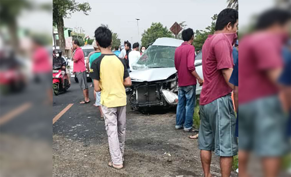 Kondisi mobil Toyota Avanza usai disambar Kereta Api Penataran.