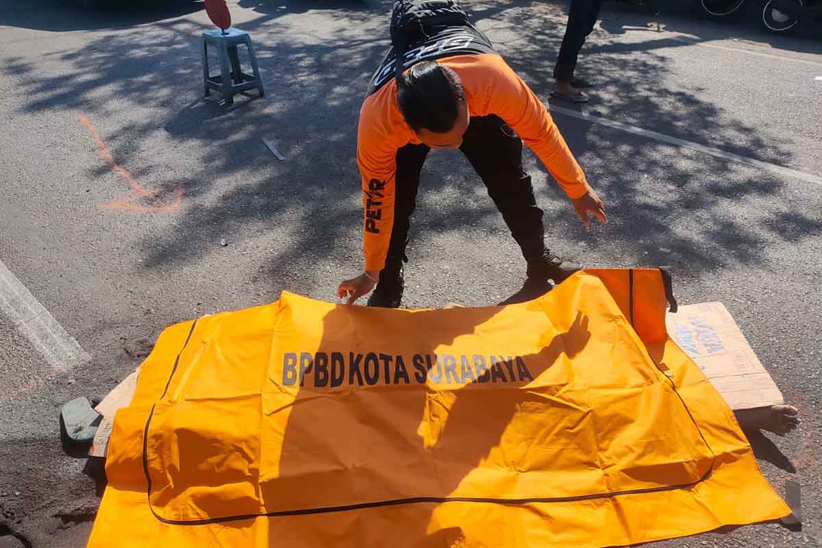 Salah satu korban meninggal dunia usai alami kecelakaan adu banteng di Jalur Cepat Mastrip, Karangpilang, Surabaya.