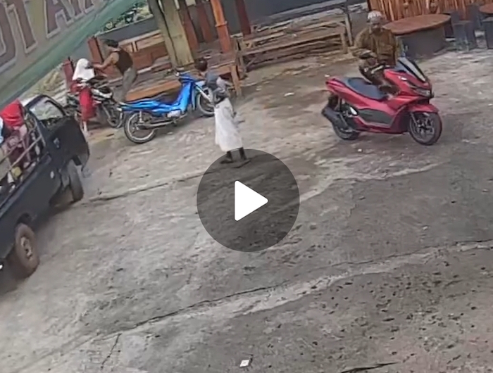 Tangkapan layar CCTV saat terjadi dugaan KDRT di kawasan Montong, Kabupaten Tuban