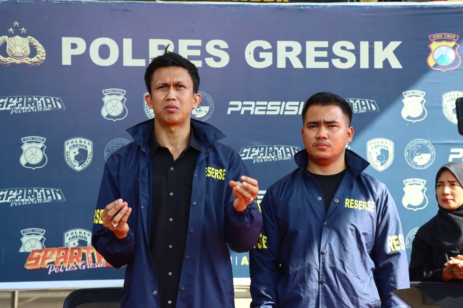 Polres Gresik Buru Pelaku Ganjal dan Bobol Tabungan Warga GKB
