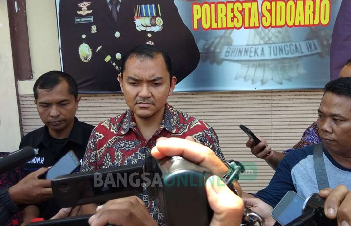 Kasatreskrim Polresta Sidoarjo, Kompol Muhammad Harris, saat memberikan keterangan.