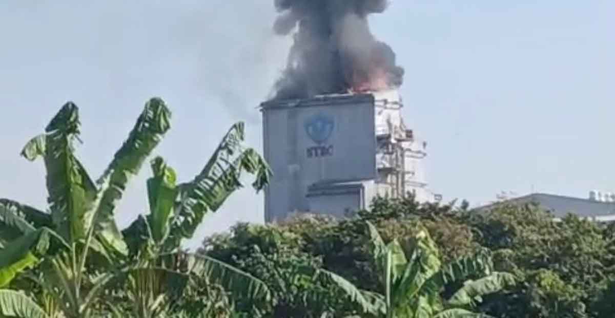 Kebakaran pabrik kimia PT Sorini Towa Berlian Corporindo (STBC) di Desa Cangkringmalang, Kecamatan Beji, Kabupaten Pasuruan.
