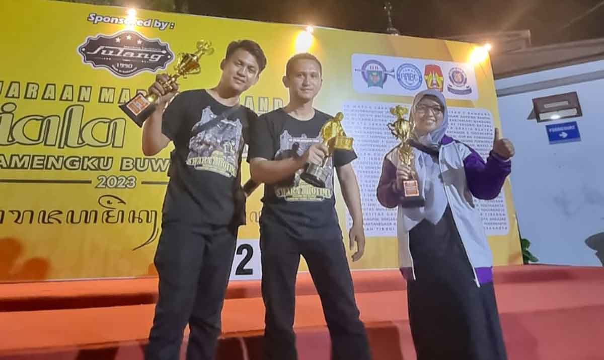 Tim SDI Roushon Fikr Jombang peraih juara dalam ajang Marching Band Piala Raja Hamengku Buwono X di Jogjakarta.