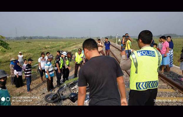 Polisi melakukan olah tempat kejadian perkara (TKP).