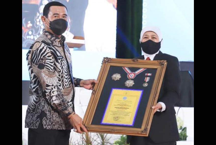 Terima Perhargaan dari IPDN, Ini Strategi Khofifah Percepat Pemulihan Ekonomi di Tengah Covid-19