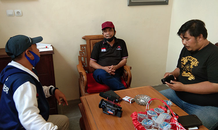 Ketua DPRD Nganjuk, Tatit Heru Tjahjono (tengah). (foto: BAMBANG/ BANGSAONLINE).